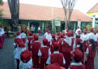 Polisi-Tumbuhkan-Kedisiplinan-Sejak-Dini,-Hadir-di-SDN-Banjarkemantren