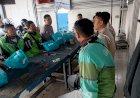 Sambut-Hari-Bhayangkara-ke---80,-Polres-Jember-Berbagi-Paket-Sembako-untuk-Ojol