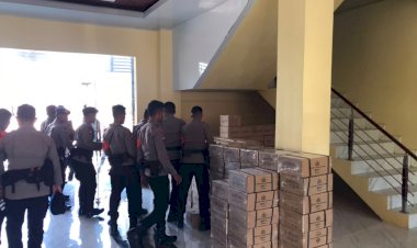Pasukan-Brimob-Sudah-Bergerak-ke-Lokasi-Bencana,-Perkuat-Operasi-Penyelamatan-dan-Kemanusiaan-di-NTT