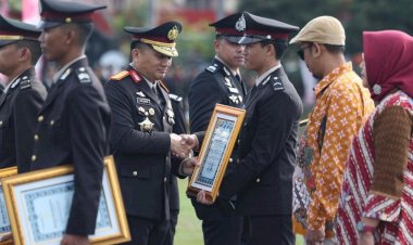 Maknai-HUT-ke-81-RI,-Polda-Jatim-Tekankan-Pelayanan-Terbaik-untuk-Masyarakat