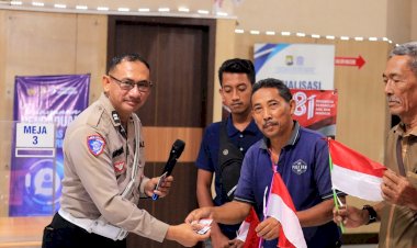 Satlantas-Polres-Gresik-Hadiahkan-