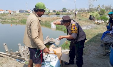 Bhabinkamtibmas-Polsek-Buduran-Sambangi-Warga-Desa-Sawohan,-Dorong-Ketahanan-Pangan-melalui-Budidaya-Ikan-Bandeng