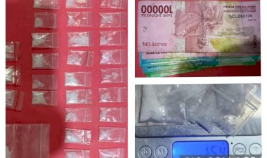 Polres-Pelabuhan-Tanjung-Perak-Ungkap-Peredaran-Narkoba,-Satu-Tersangka-dan-28-Poket-Sabu-Diamankan