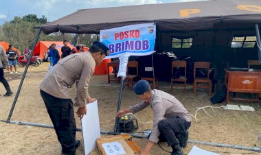 Personel-Korbrimob-Polri-Terus-Bergerak,-Evakuasi-Korban-dan-Penuhi-Kebutuhan-Warga-Terdampak-Gempa