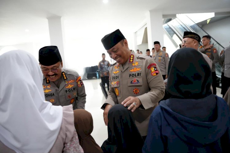 Revitalisasi Masjid Panggilan Sujud, Wakapolri Berbagi Kebahagiaan Bersama Anak-Anak Yatim