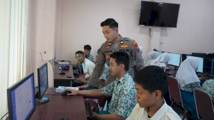 Polresta Sidoarjo Edukasi Pelajar Bijak Manfaatkan AI